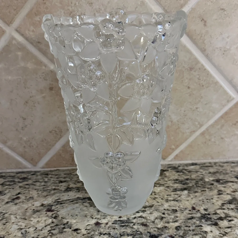 Mikasa Carmen Collection Crystal frosted glass Elegant Floral Vase *Germany